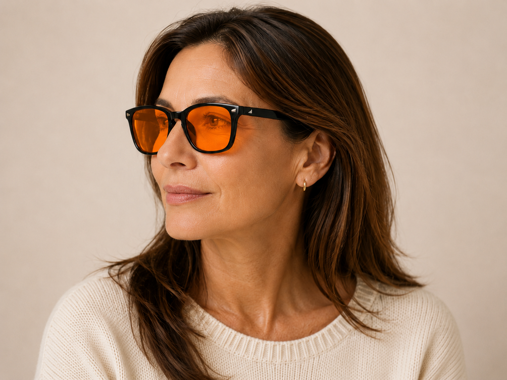 Mujer con gafas bloqueadoras de luz azul Midnight Orange (lentes ámbar rectangulares) — RekoVital