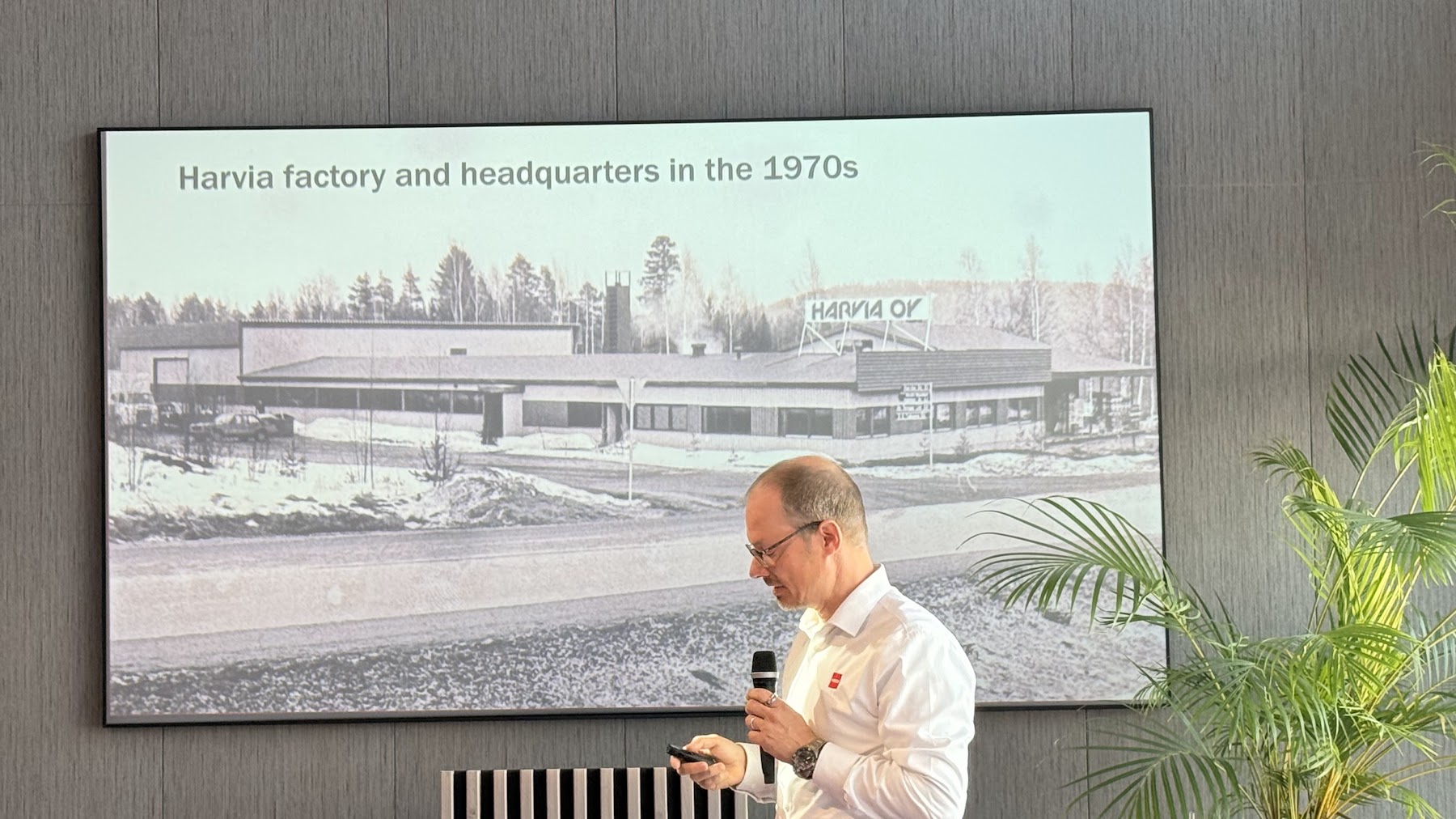 Presentación sobre la fábrica histórica de Harvia en los años 70