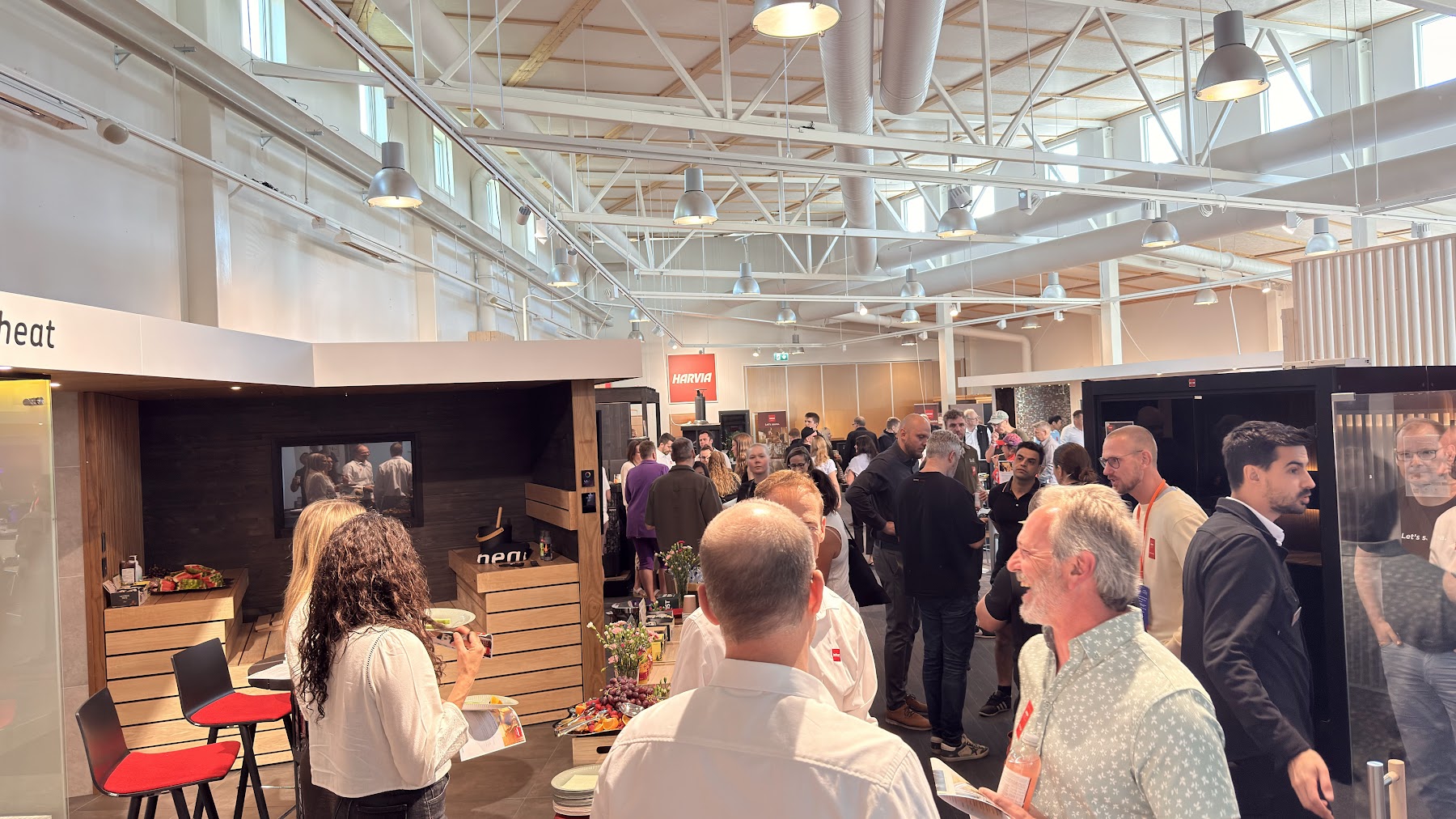 Encuentro de distribuidores en el showroom